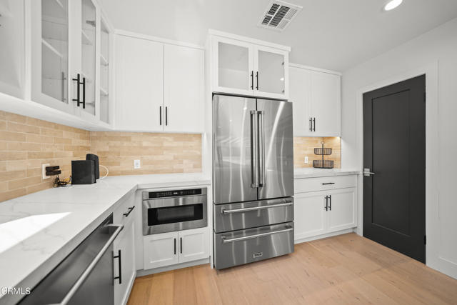 9518 Forbes Avenue, Northridge CA: https://media.crmls.org/mediaz/10038f98-640b-4dde-83bf-dbbae7f0652f.jpg
