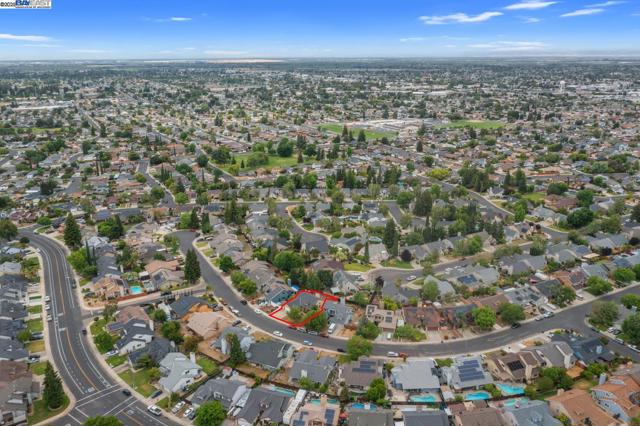 1023 Snowgoose Ln, Manteca CA: https://media.crmls.org/mediaz/10042567-952a-4c99-8c9d-27f37f445b49.jpg