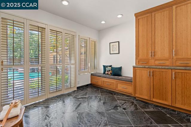 3949 Canyon Rd, Lafayette CA: https://media.crmls.org/mediaz/100445a4-b266-4459-af88-78a7470ec89e.jpg