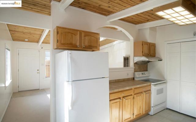 1611 Julia St, Berkeley CA: https://media.crmls.org/mediaz/10058e8f-fbb4-4c11-8a1f-e3522d36011d.jpg