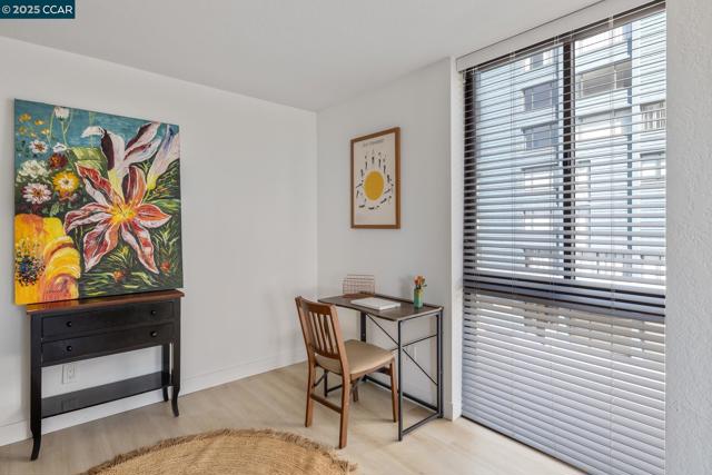 555 Pierce St, Albany CA: https://media.crmls.org/mediaz/10064cba-44cc-4cba-9f04-81f5b320831c.jpg