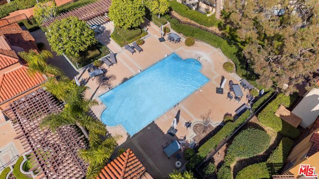 1003 Muirfield Drive, Newport Beach CA: https://media.crmls.org/mediaz/10071b47-5234-4b7e-abb2-51245d50a13f.jpg