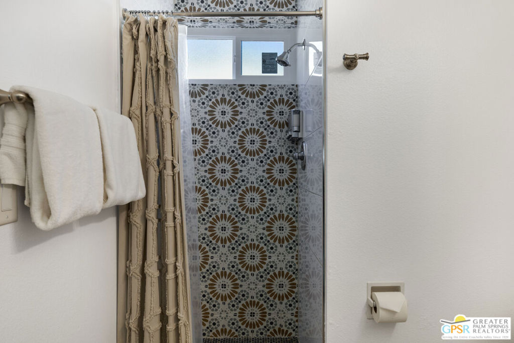 https://media.crmls.org/mediaz/10075f91-4aa4-44a4-b229-cd4df876a3b4.jpg?preset=X-Large