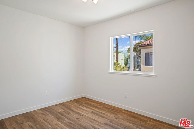 1166 S Cochran Avenue, Los Angeles CA: https://media.crmls.org/mediaz/1007ba2f-057d-45bf-9548-d02aa1d3e37f.jpg