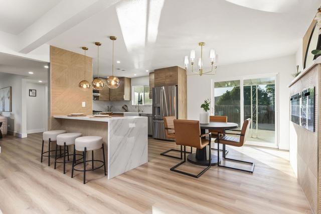 6802 MAURY DR, San Diego CA: https://media.crmls.org/mediaz/1007c524-f349-47a5-8289-4f21a5760a00.jpg