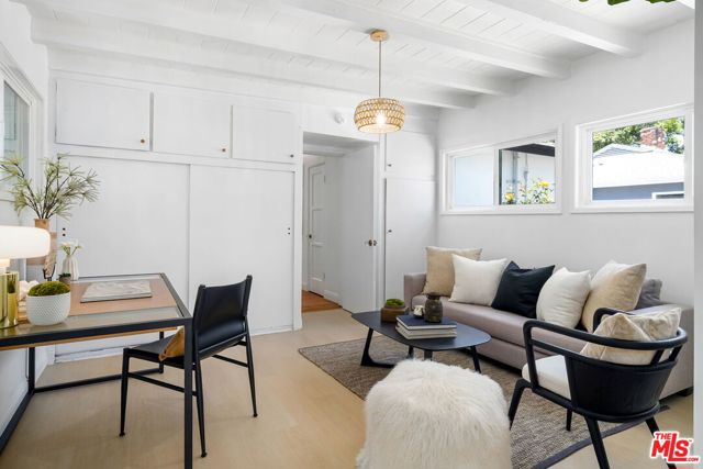 3340 Cardiff Avenue, Los Angeles CA: https://media.crmls.org/mediaz/10081089-a3ca-432d-a691-61021d8bf534.jpg