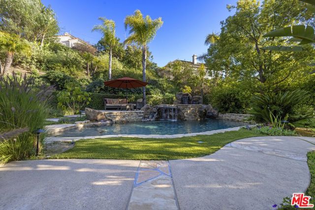 3432 Daniella Court, Calabasas CA: https://media.crmls.org/mediaz/10082209-c9cd-426b-92d7-b74ce2d46798.jpg