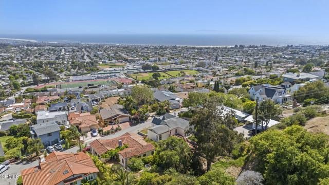 2371 Foster Avenue, Ventura CA: https://media.crmls.org/mediaz/10085b82-0efd-4d1d-96aa-c654b68f64b0.jpg