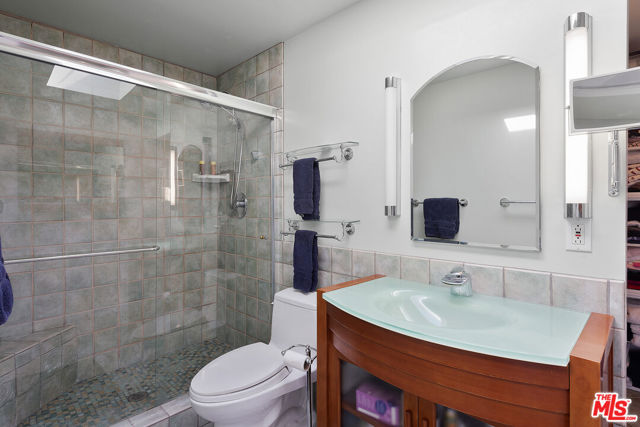 29500 Heathercliff Road, Malibu CA: https://media.crmls.org/mediaz/1008ee7e-69bf-43b1-994e-aad926e7cb2f.jpg