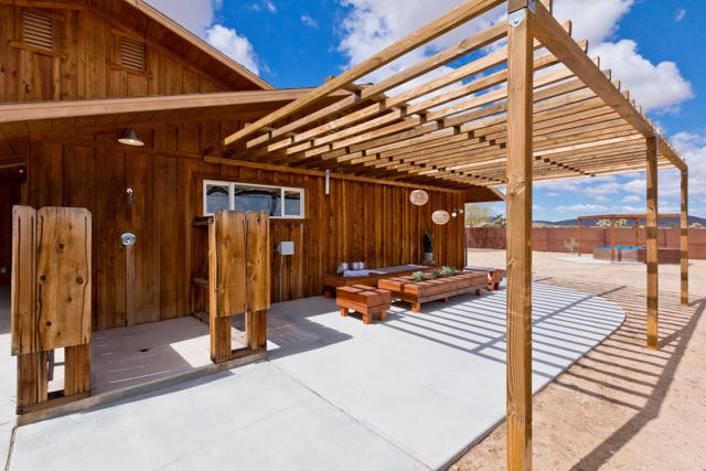3663 Olympic Road, Joshua Tree CA: https://media.crmls.org/mediaz/100903e9-2aff-4289-bb01-fe0b858e859d.jpg