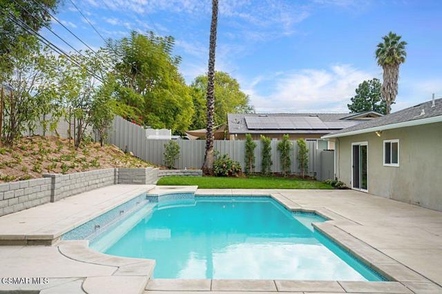 33_11946782_184500_184500-EM-133