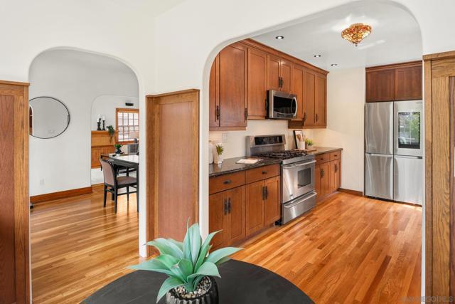 4605 4607 Terrace Dr, San Diego CA: https://media.crmls.org/mediaz/1009504b-75b7-4920-aaa2-442f214bdfdc.jpg