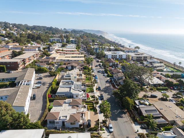 Detail Gallery Image 34 of 36 For 611 Stratford Ct, Del Mar,  CA 92014 - 2 Beds | 3/1 Baths