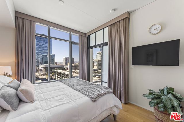 1100 S Hope Street, Los Angeles CA: https://media.crmls.org/mediaz/1009fdfd-ca28-432d-9b1a-646a6023785b.jpg