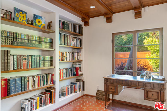 221 S Beverly Glen Boulevard, Los Angeles CA: https://media.crmls.org/mediaz/100abd64-d224-4067-bdde-86dd9d88c923.jpg