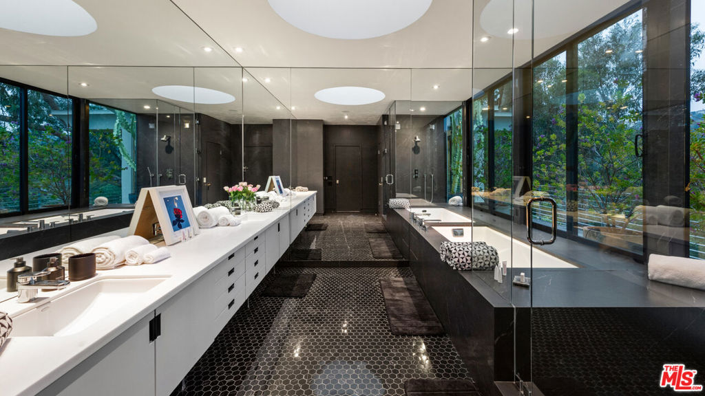 MLS #26986343 image #32