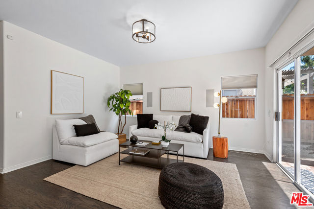 4744 Norwich Avenue, Sherman Oaks CA: https://media.crmls.org/mediaz/100b5ae1-66cb-4553-9123-0faea9147349.jpg