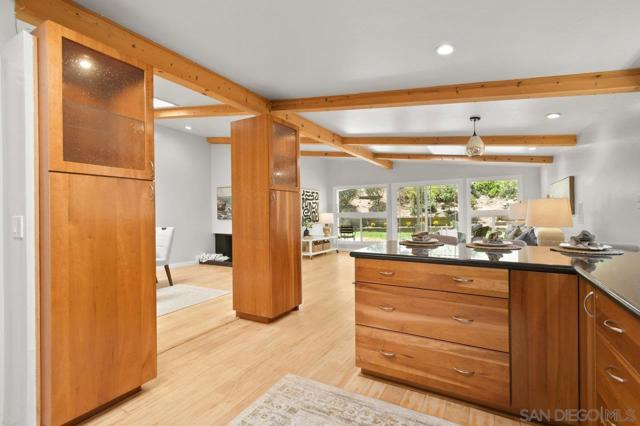 3559 Larga Circle, San Diego CA: https://media.crmls.org/mediaz/100c79fa-3b7d-4196-abd9-dfc94cc8a5e5.jpg