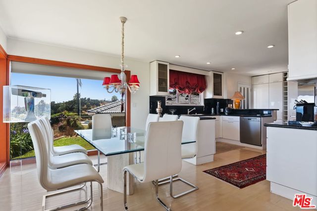 1166 LAS PULGAS Place, Pacific Palisades CA: https://media.crmls.org/mediaz/100c911f-4fb8-409e-8b29-2139677d66bf.jpg