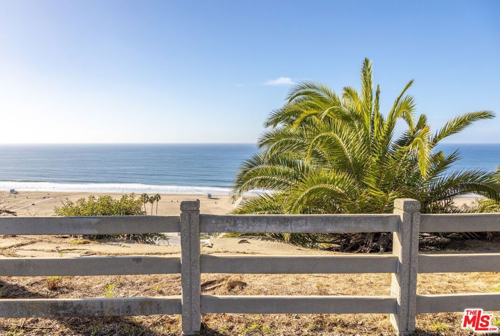 https://media.crmls.org/mediaz/100cf7a4-c6fd-4567-bda6-576c9dc42582.jpg?preset=X-Large