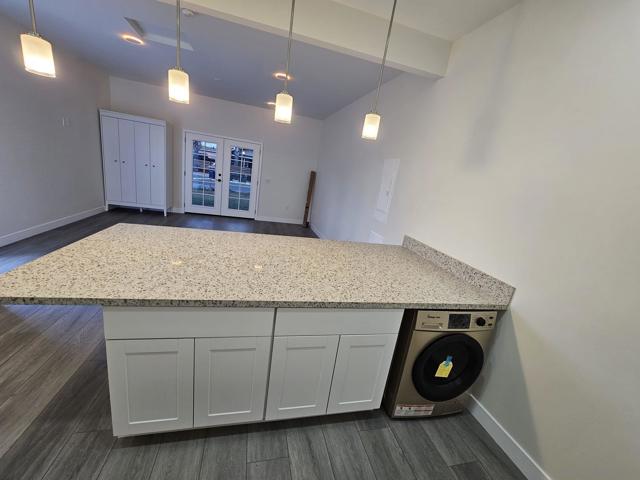 Image 2 of 14 For 2702 Grove St  04