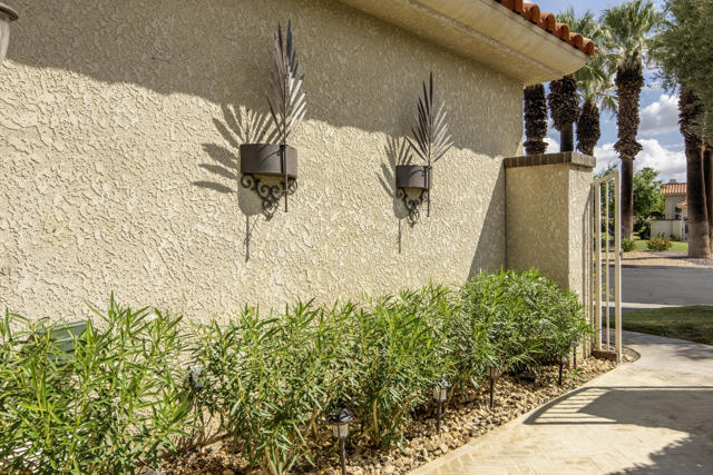 105 Brandigo Circle, Palm Desert, CA 92211