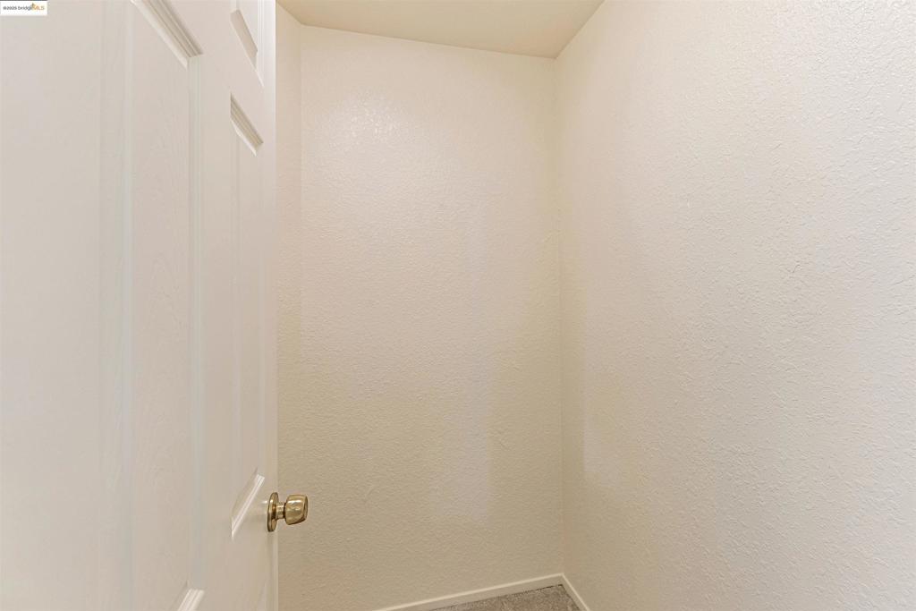 https://media.crmls.org/mediaz/100dd1cc-fe9b-4ab0-9266-672604aa7c48.jpg?preset=X-Large