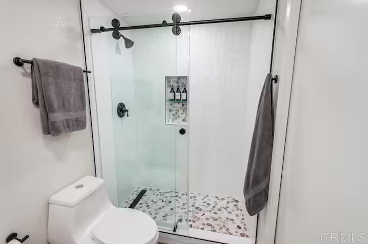 https://media.crmls.org/mediaz/100ddbec-add8-4423-b99a-59abece1a7f1.jpg?preset=X-Large