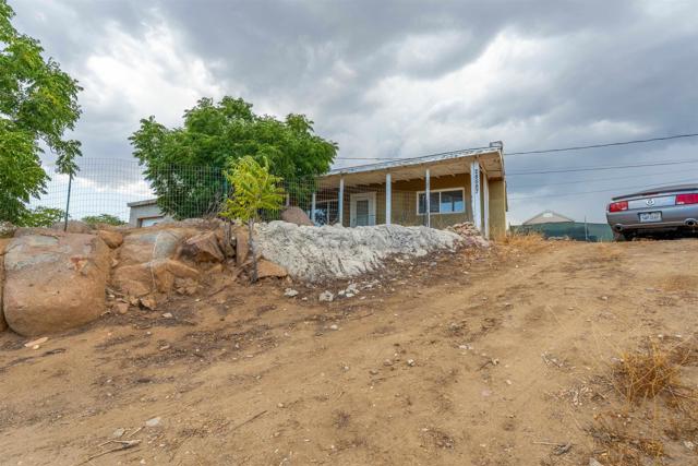 28587 Goetz Rd, Canyon Lake CA: https://media.crmls.org/mediaz/100e3669-78af-4ee0-a569-a49f47fbae4f.jpg