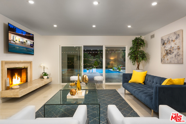774 N KENTER Avenue, Los Angeles CA: https://media.crmls.org/mediaz/100e3cd1-ccfd-4a40-9e67-f844f2a31827.jpg