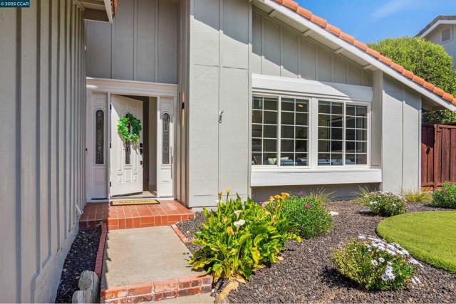 4397 N Water Oak Ct., Concord CA: https://media.crmls.org/mediaz/100e466d-59a7-4a19-b599-a393adaf0e5f.jpg