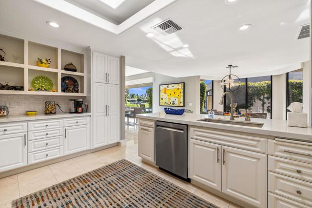 6 Barnard Court, Rancho Mirage CA: https://media.crmls.org/mediaz/100e8c30-d117-4148-888a-37fedffc3a3c.jpg