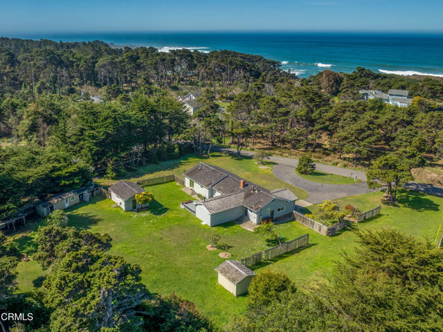 18601 Cypress Road, Fort Bragg CA: https://media.crmls.org/mediaz/100eea82-644a-497c-be8c-2ced0ec36143.jpg