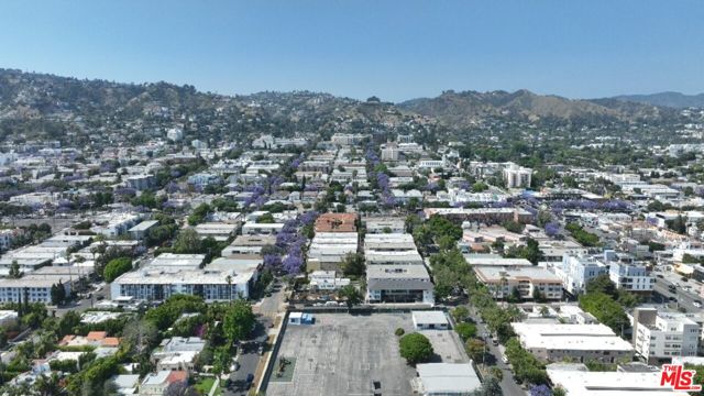 1010 N Edinburgh Avenue, West Hollywood CA: https://media.crmls.org/mediaz/100ef0af-1493-4964-974d-0cd3d1765ed3.jpg