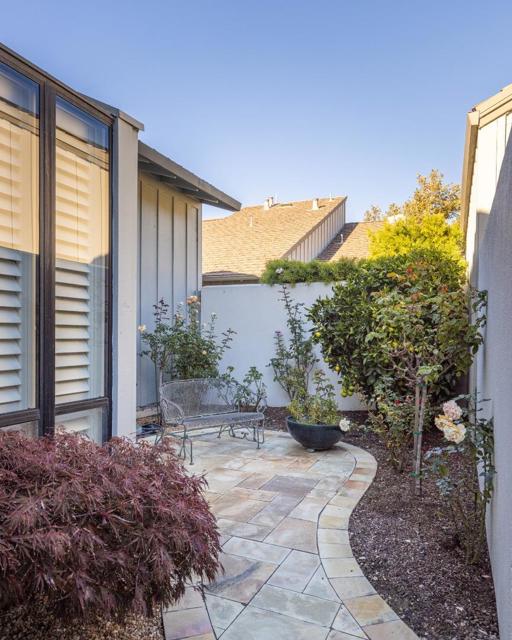 28095 Barn Way, Carmel CA: https://media.crmls.org/mediaz/100fbbc8-a0f8-4ab5-b0dc-4a09b4ab6a37.jpg