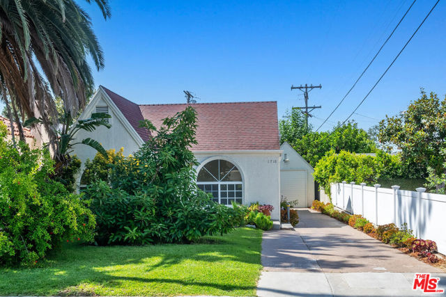 1710 Santa Paula Place, Glendale CA: https://media.crmls.org/mediaz/100fcb87-63e8-42cb-bb7f-29c5ad7e123a.jpg