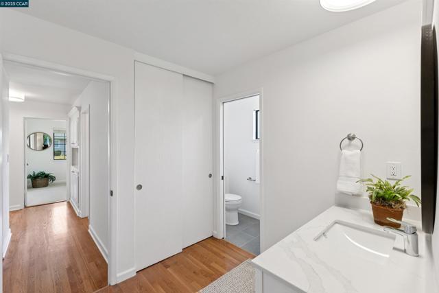 1752 Berrywood Ct, Concord CA: https://media.crmls.org/mediaz/100fe246-35a3-4afd-97d1-1fcc15b1019a.jpg