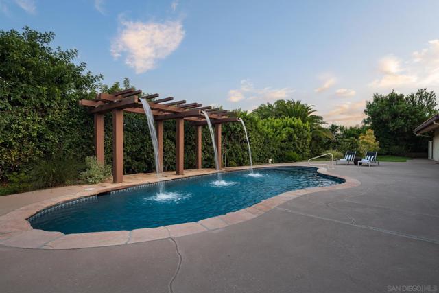 17112 Via De La Valle, Rancho Santa Fe CA: https://media.crmls.org/mediaz/10112a97-285a-4098-a1f2-365022a31a97.jpg