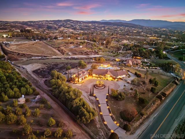 38408 Mesa Rd, Temecula CA: https://media.crmls.org/mediaz/10112e9e-bb3c-4719-b03e-764b9565121e.jpg
