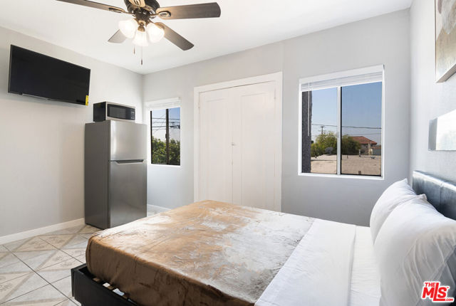930 Fraser Avenue, Los Angeles CA: https://media.crmls.org/mediaz/10118a84-68f9-4ce1-b43b-a80f83caedff.jpg
