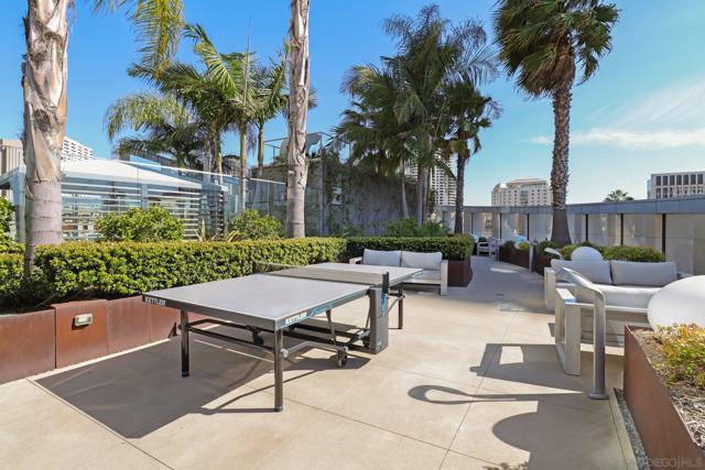 888 W E St, San Diego CA: https://media.crmls.org/mediaz/1011b926-9e3f-4015-977a-b7595735a508.jpg