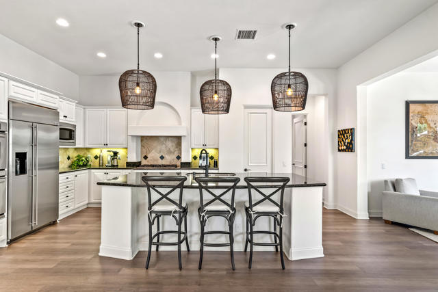 76158 Via Montelena, Indian Wells CA: https://media.crmls.org/mediaz/1011f183-4cef-4ebb-a94a-a957201e8afd.jpg