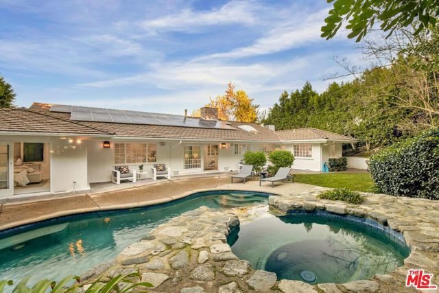 15550 Valley Vista Boulevard, Encino CA: https://media.crmls.org/mediaz/101210ac-b289-4fa7-938c-c610829e6004.jpg