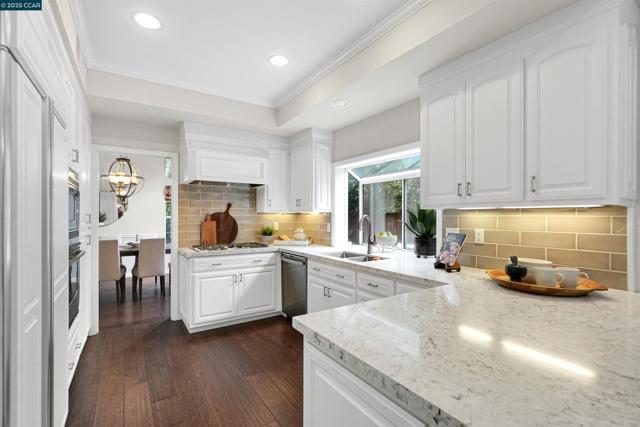 405 Triomphe Ct, Danville CA: https://media.crmls.org/mediaz/10122ecd-6a9b-4e89-9d58-e820bce5d125.jpg
