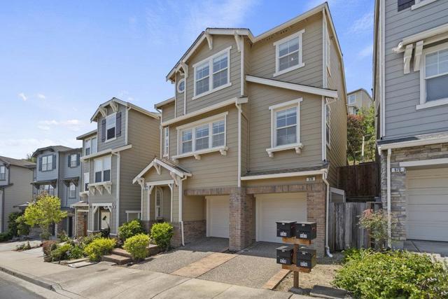 978 Martin Trail, Daly City CA: https://media.crmls.org/mediaz/10127887-923a-4eeb-b4bf-a59d3d198999.jpg