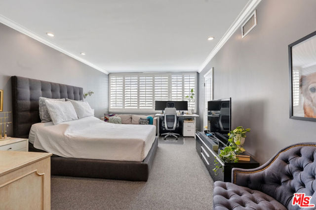1 Bed Home for Sale in Los Angeles, California