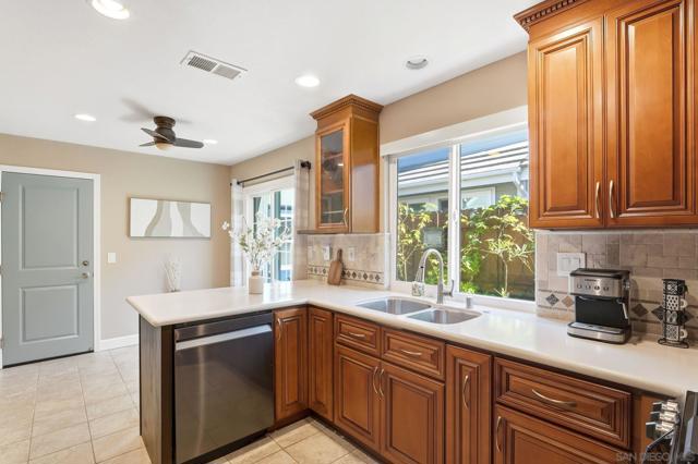 10462 Rancho Carmel Dr, San Diego CA: https://media.crmls.org/mediaz/10130d16-9518-4c52-8e24-397187809895.jpg