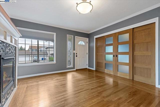 1672 Crescent Avenue, Castro Valley CA: https://media.crmls.org/mediaz/10138c89-e82b-4934-bec1-659d0e83ff56.jpg