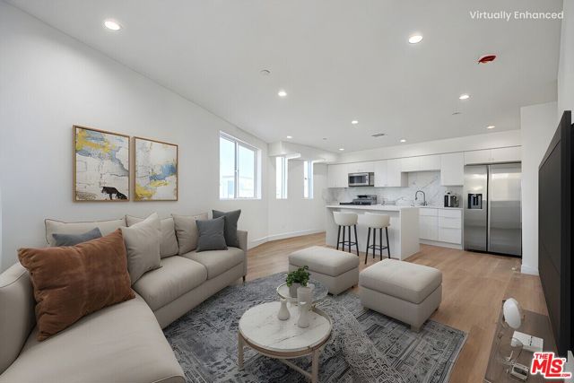 1636 Longwood Avenue, Los Angeles CA: https://media.crmls.org/mediaz/1013d6b7-2b59-47b6-a749-ccf71492f102.jpg