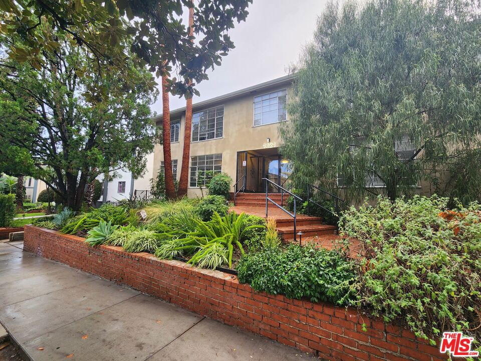 1321 N Laurel Avenue #12